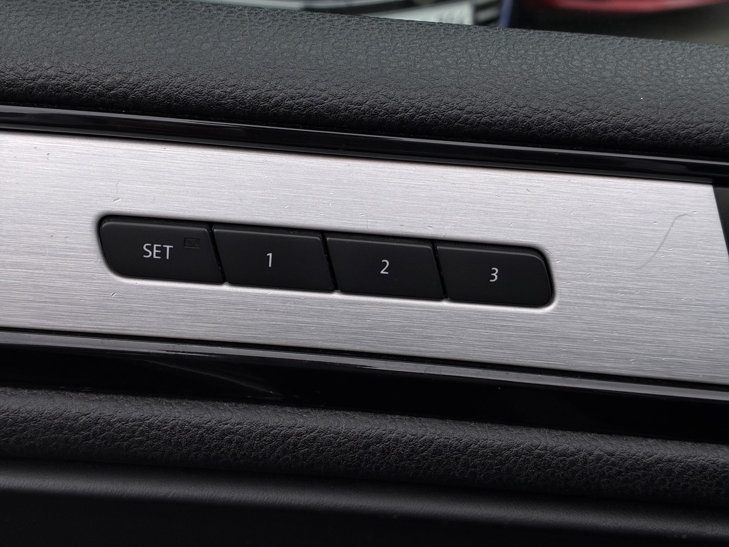 VOLKSWAGEN Touareg 2012