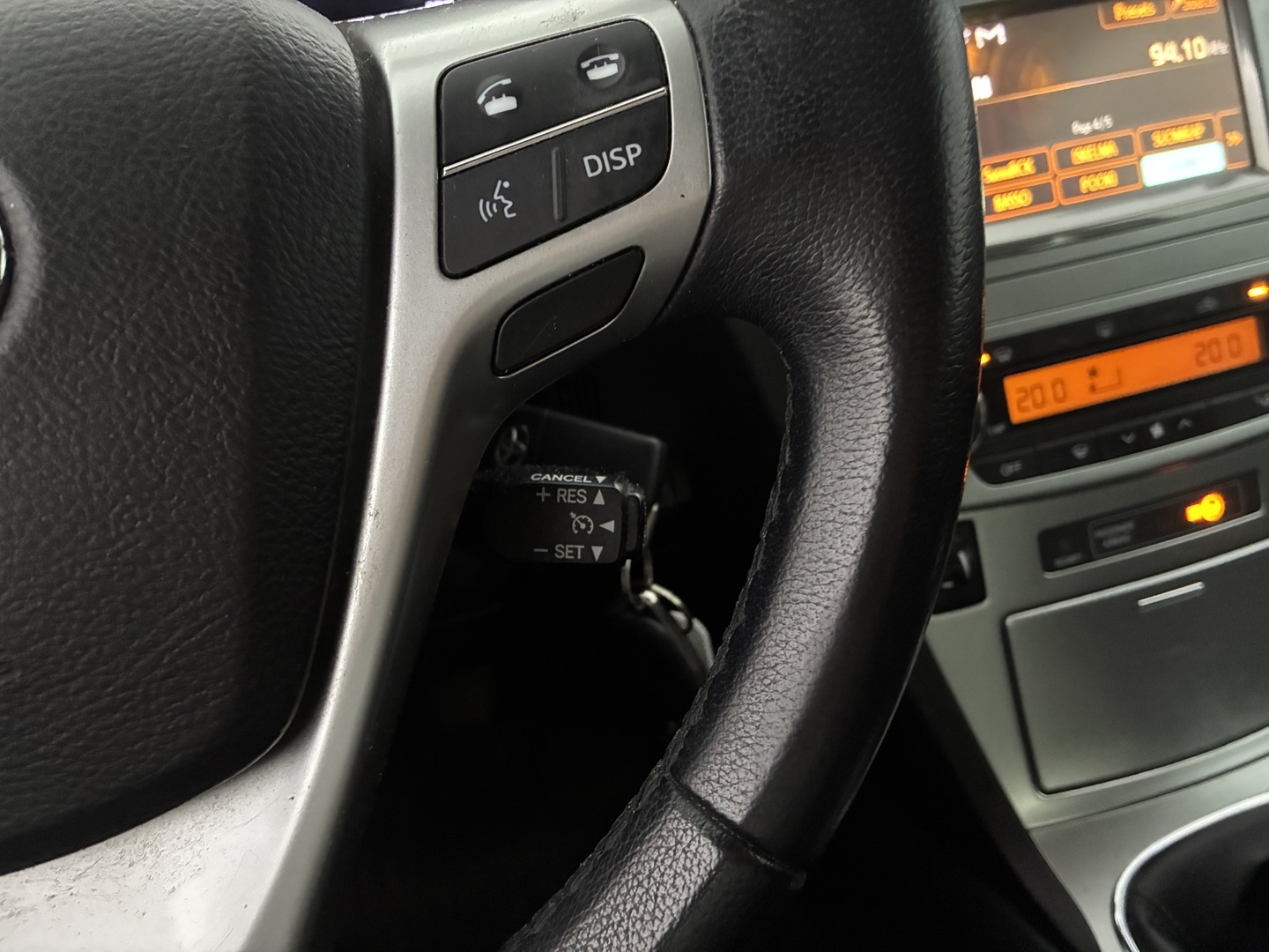 TOYOTA Avensis 2012