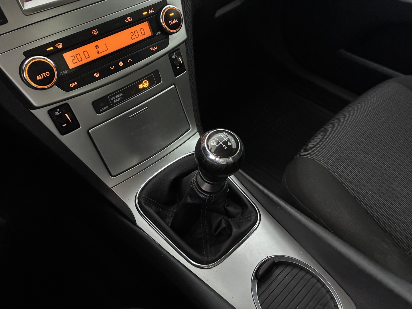 TOYOTA Avensis 2012