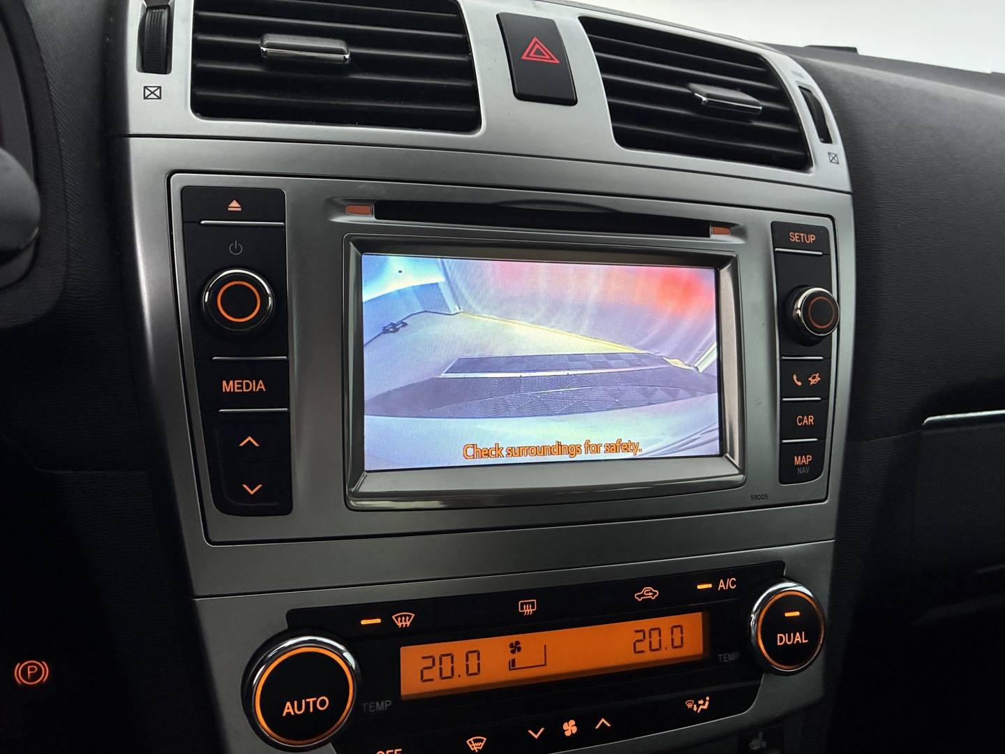 TOYOTA Avensis 2012