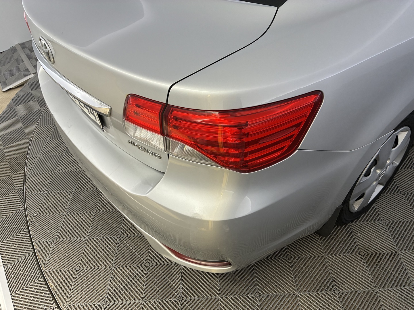 TOYOTA Avensis 2012