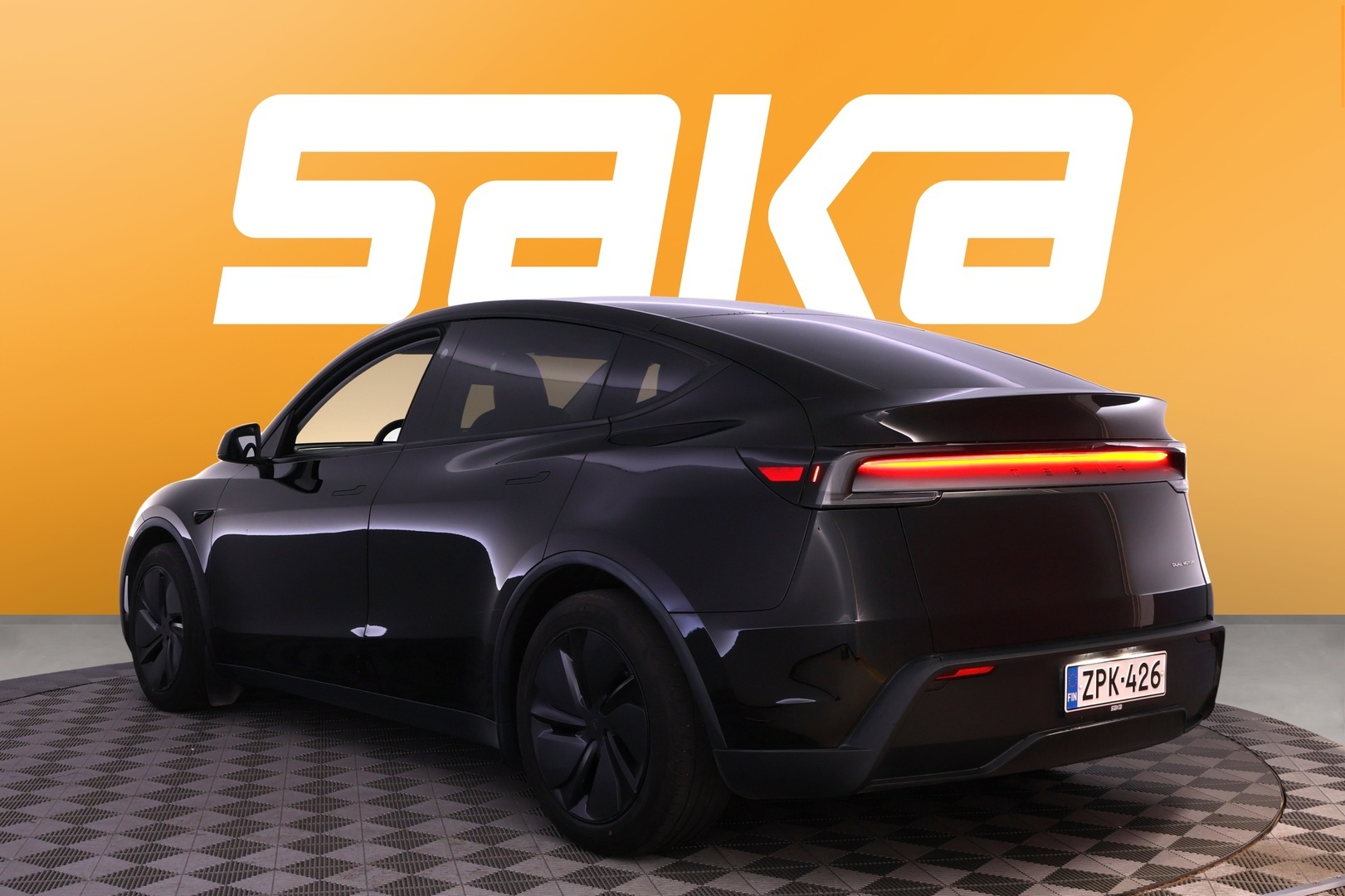 TESLA Model Y 2025