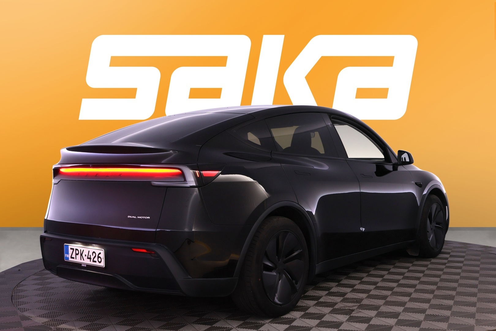 TESLA Model Y 2025
