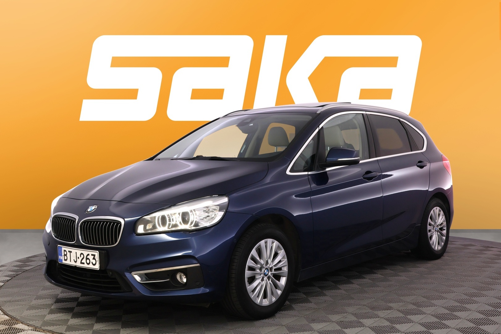 BMW 218 2015