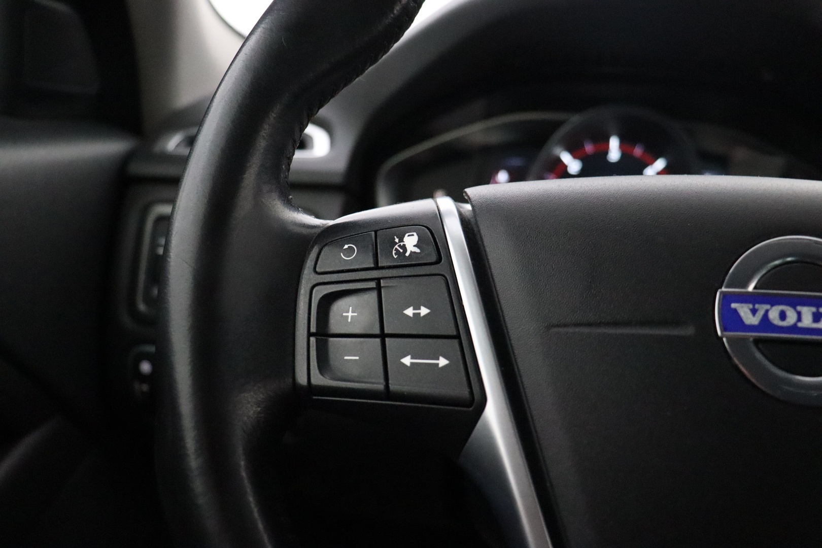 VOLVO XC70 2016