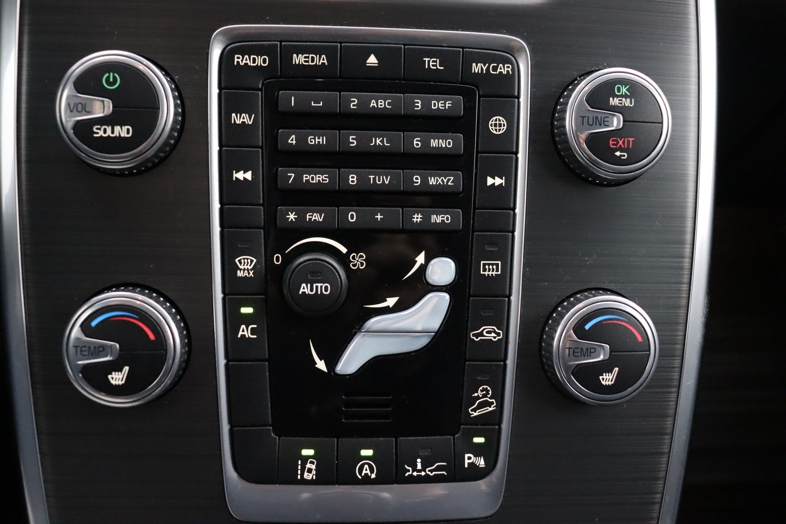 VOLVO XC70 2016