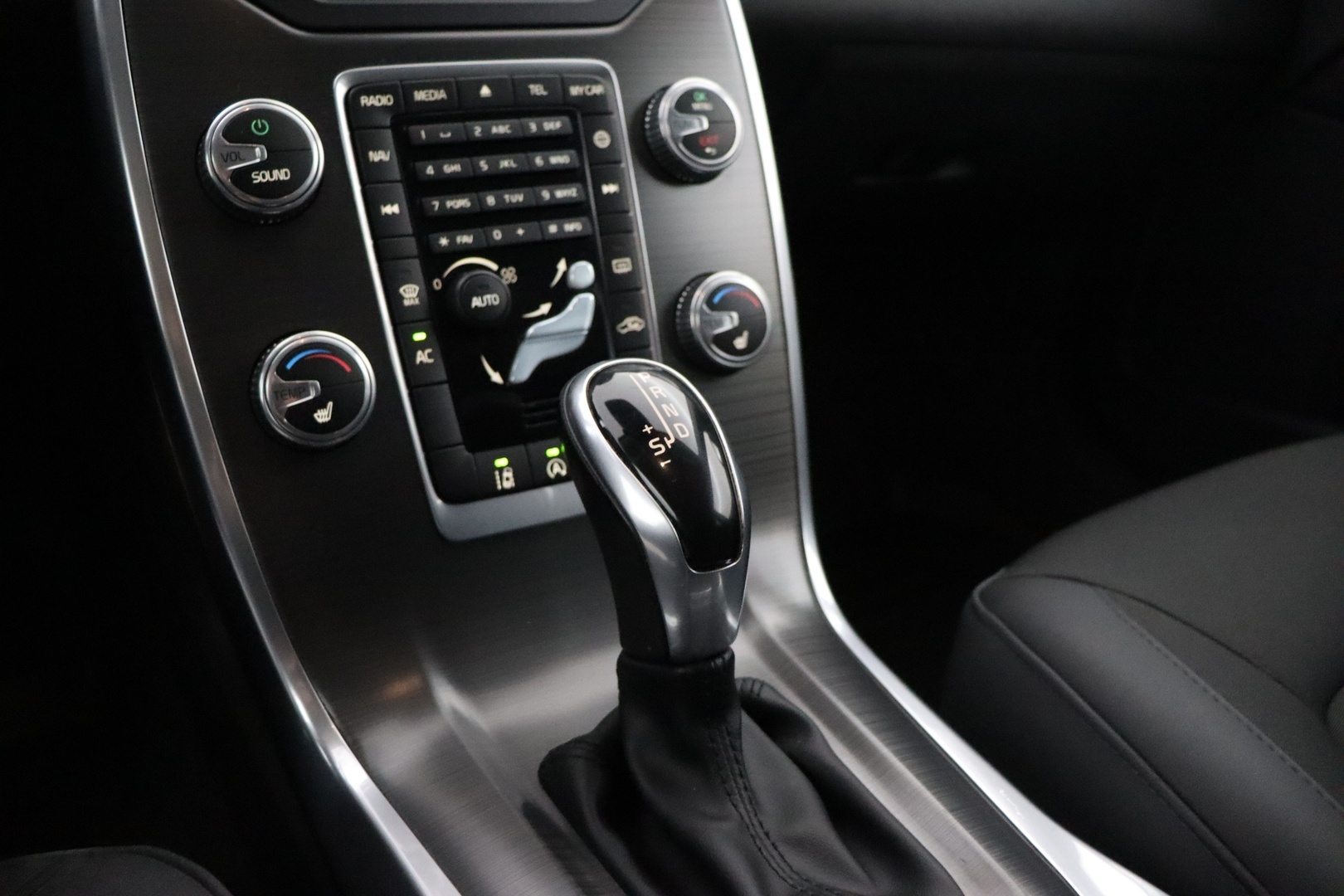VOLVO XC70 2016