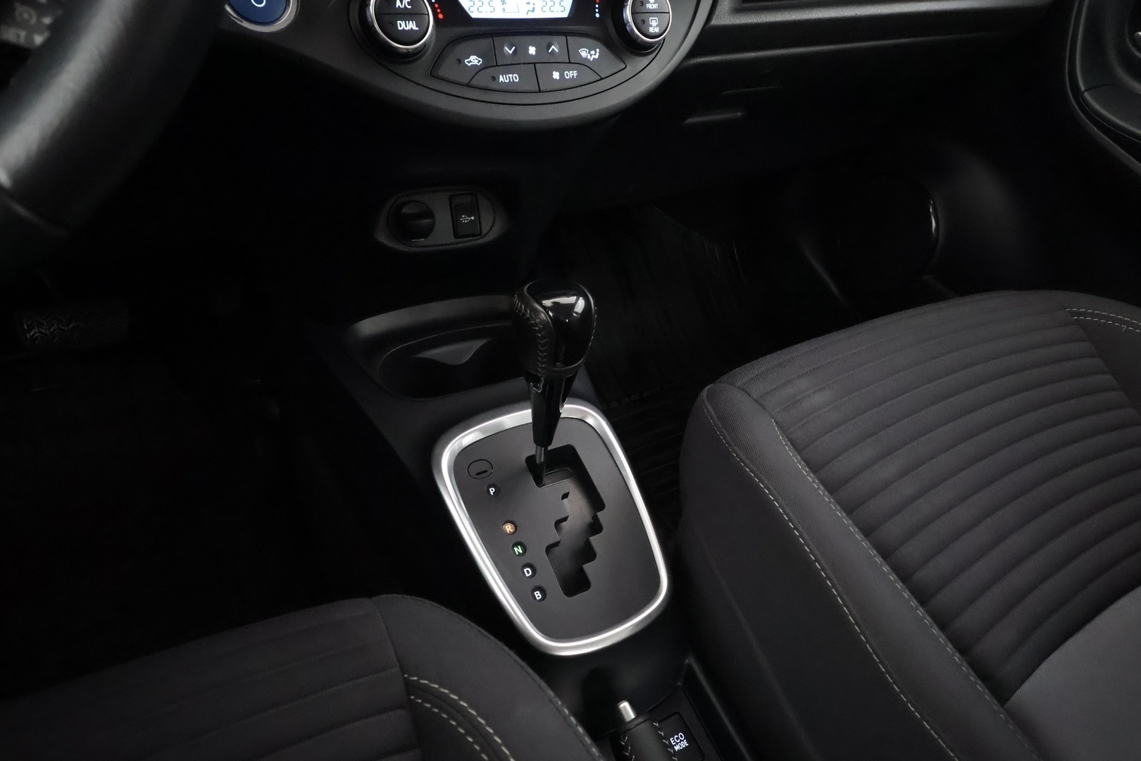 TOYOTA Yaris 2018