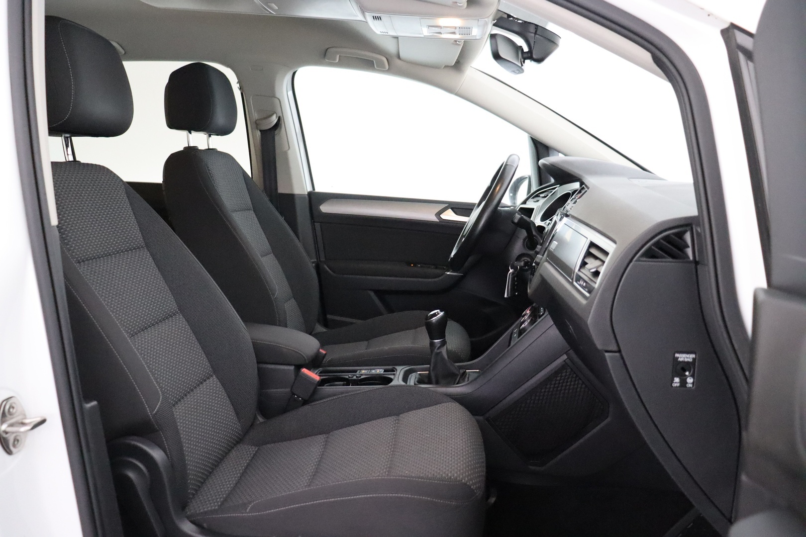 VOLKSWAGEN Touran 2016