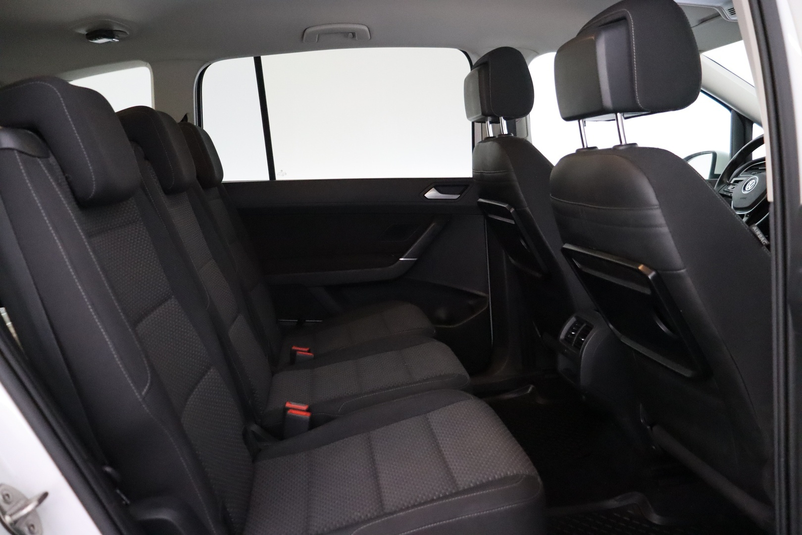 VOLKSWAGEN Touran 2016