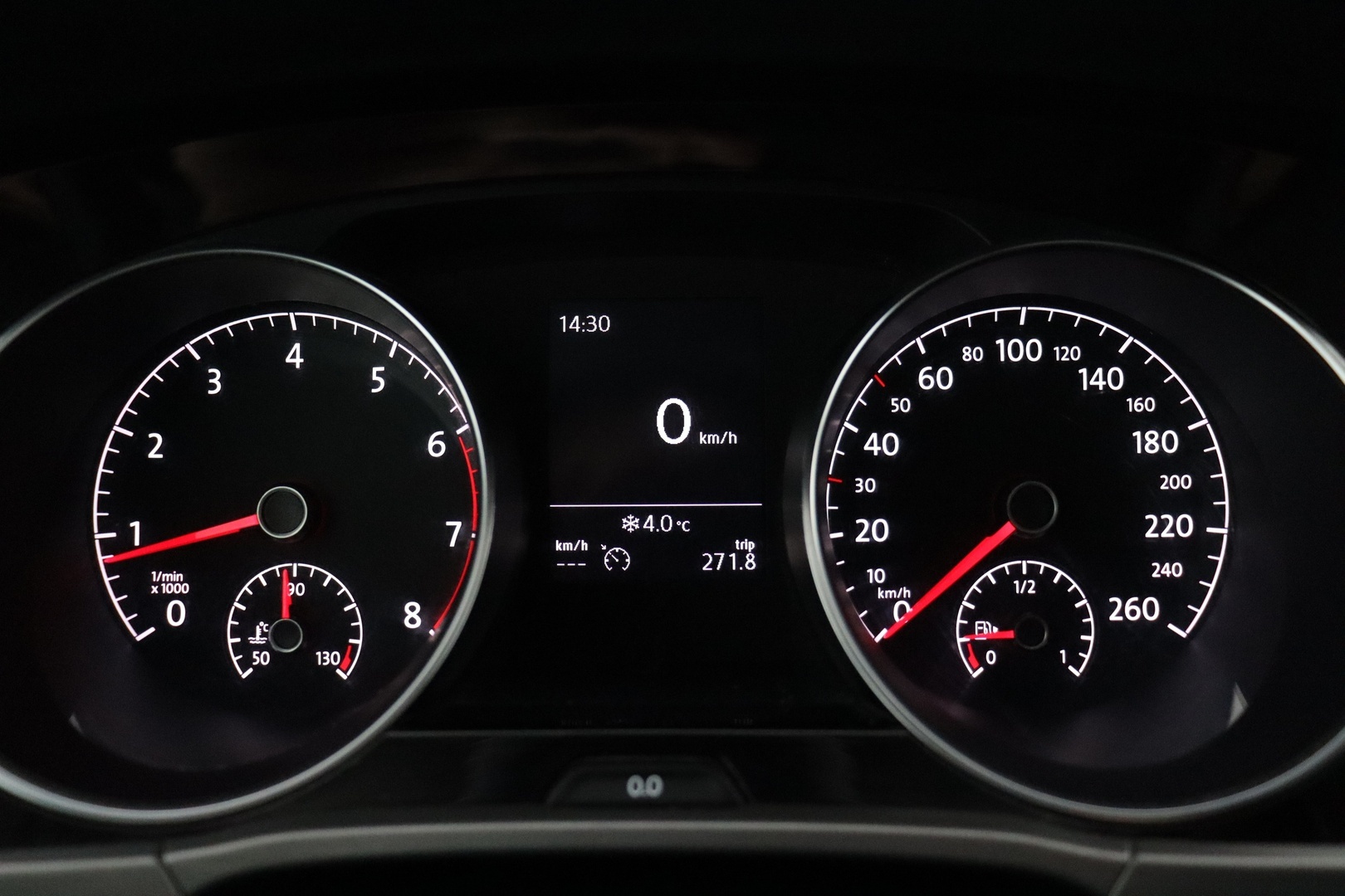 VOLKSWAGEN Touran 2016