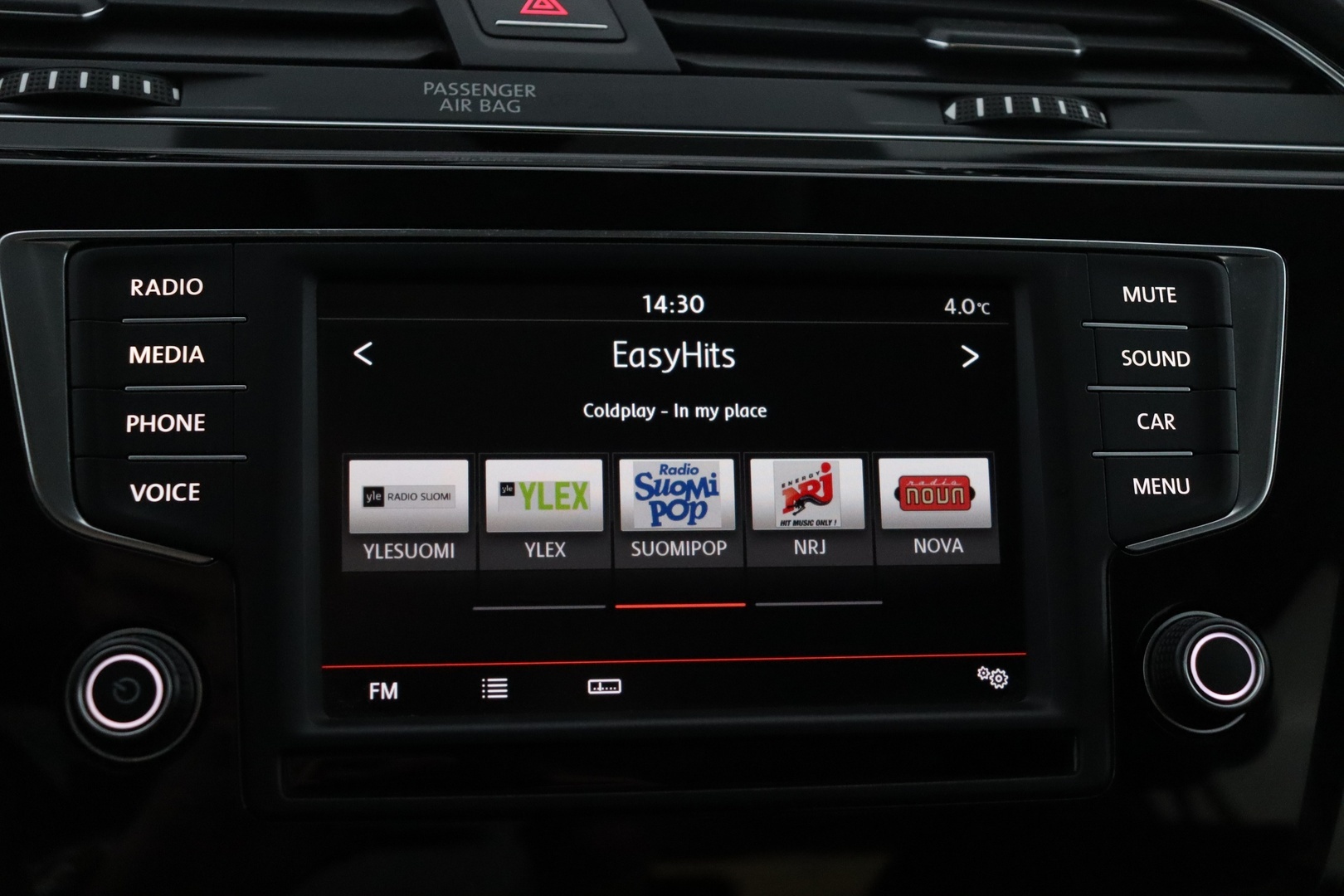 VOLKSWAGEN Touran 2016