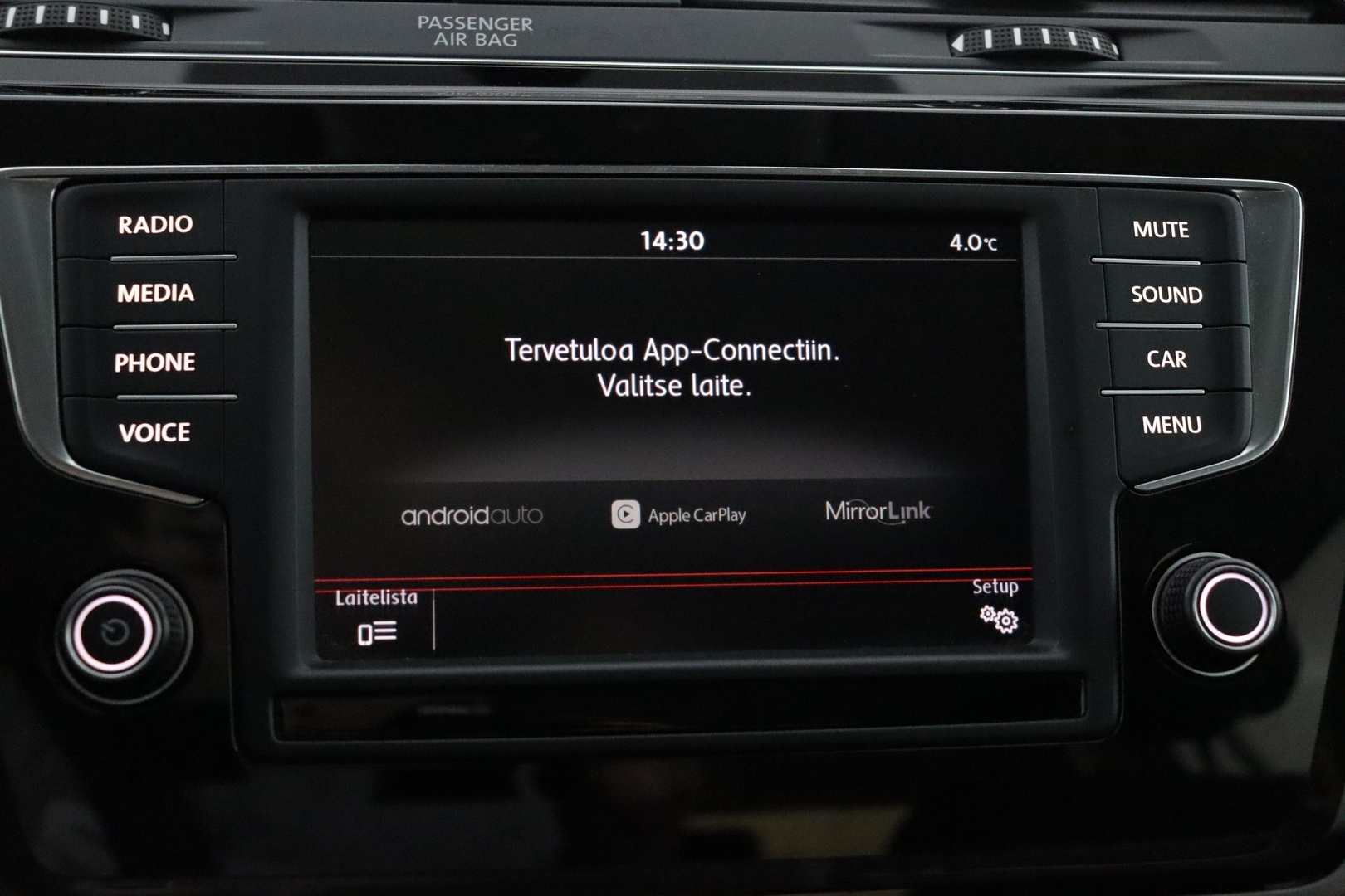 VOLKSWAGEN Touran 2016