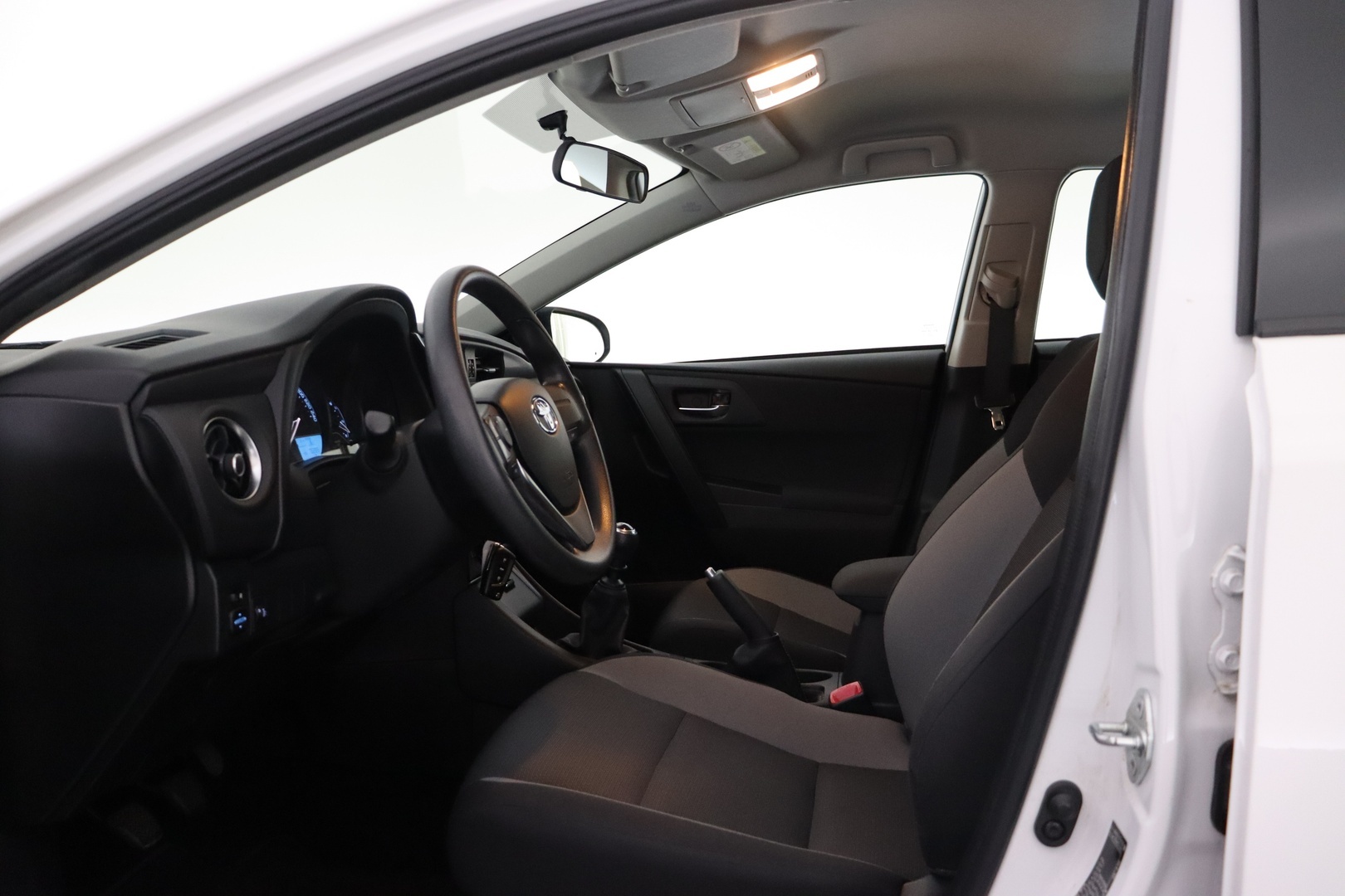 TOYOTA Auris 2016