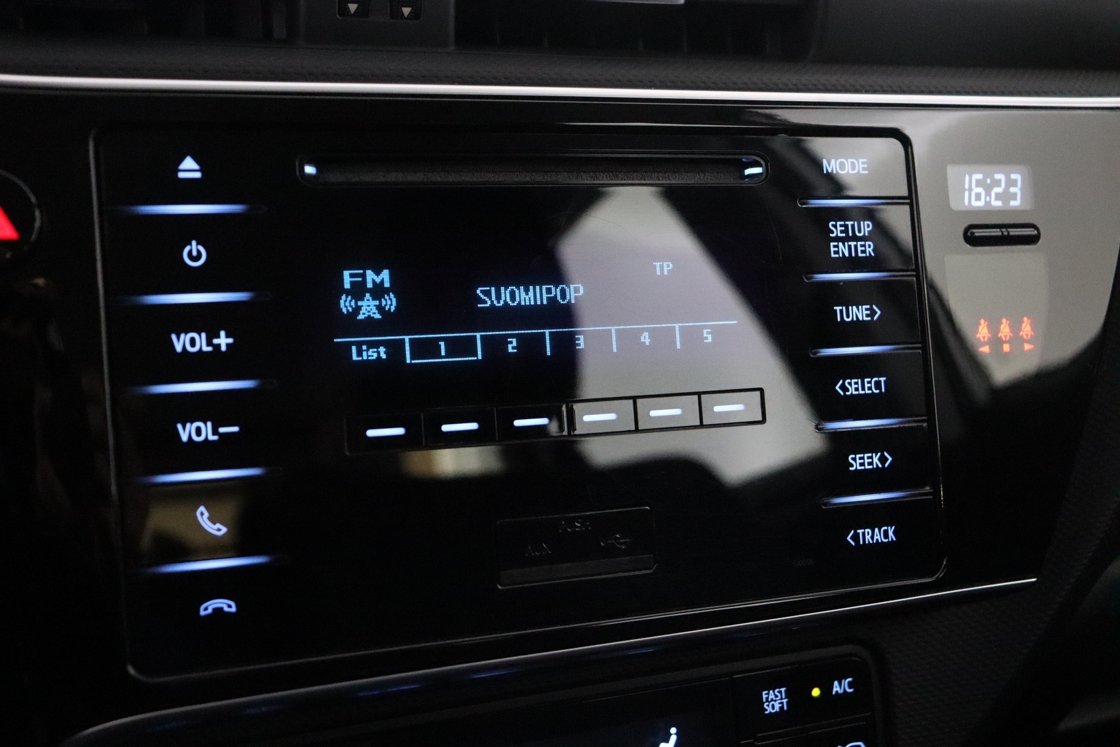 TOYOTA Auris 2016
