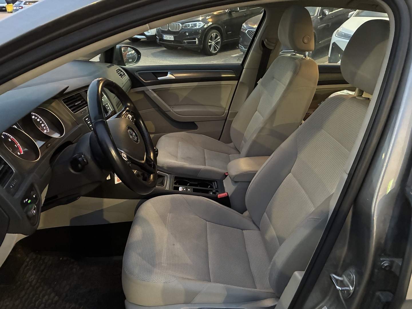 VOLKSWAGEN Golf 2013