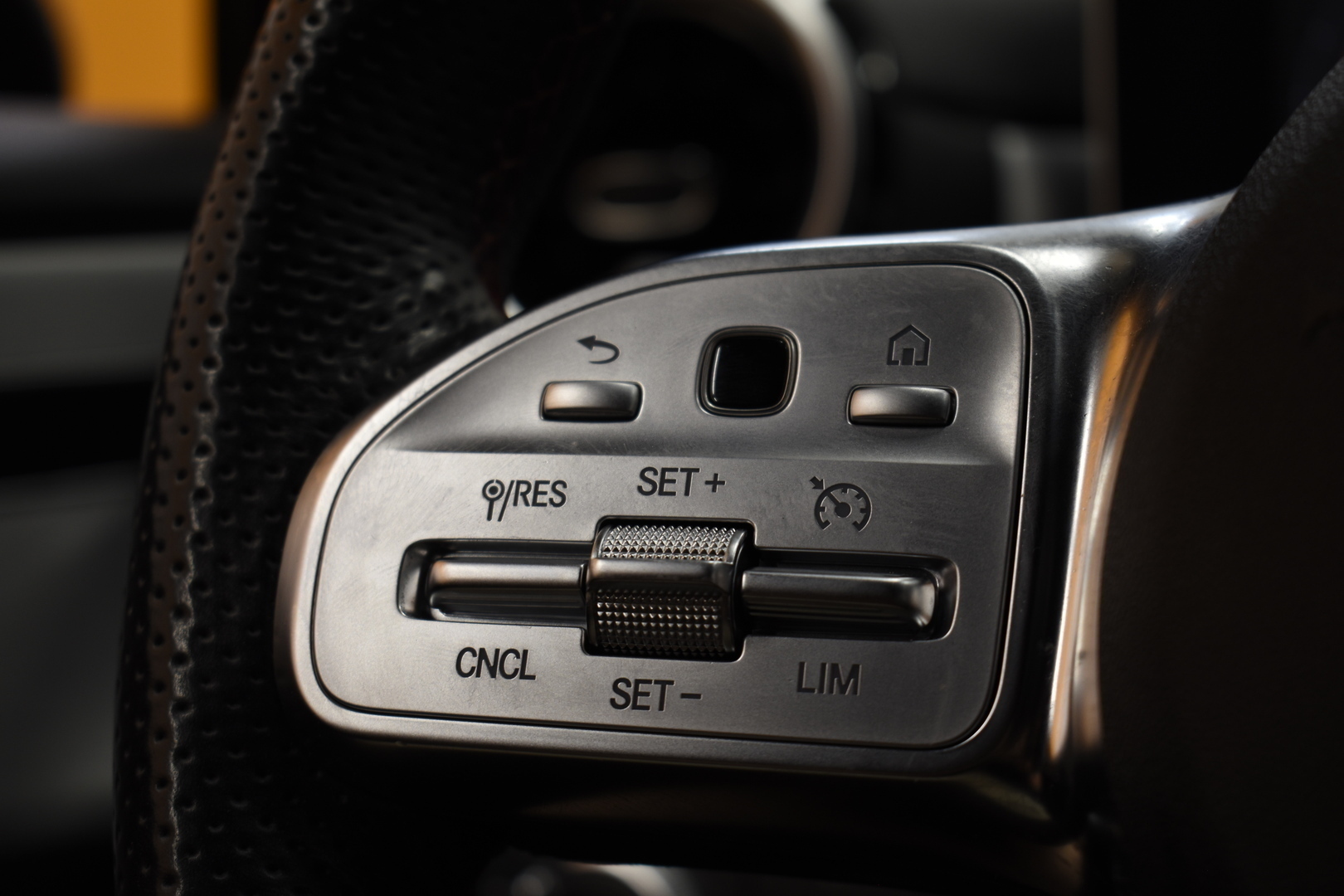 MERCEDES-BENZ A 2020