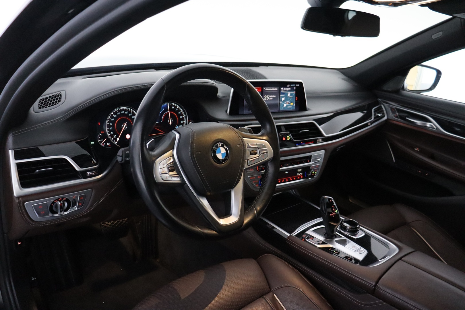 BMW 740 2019
