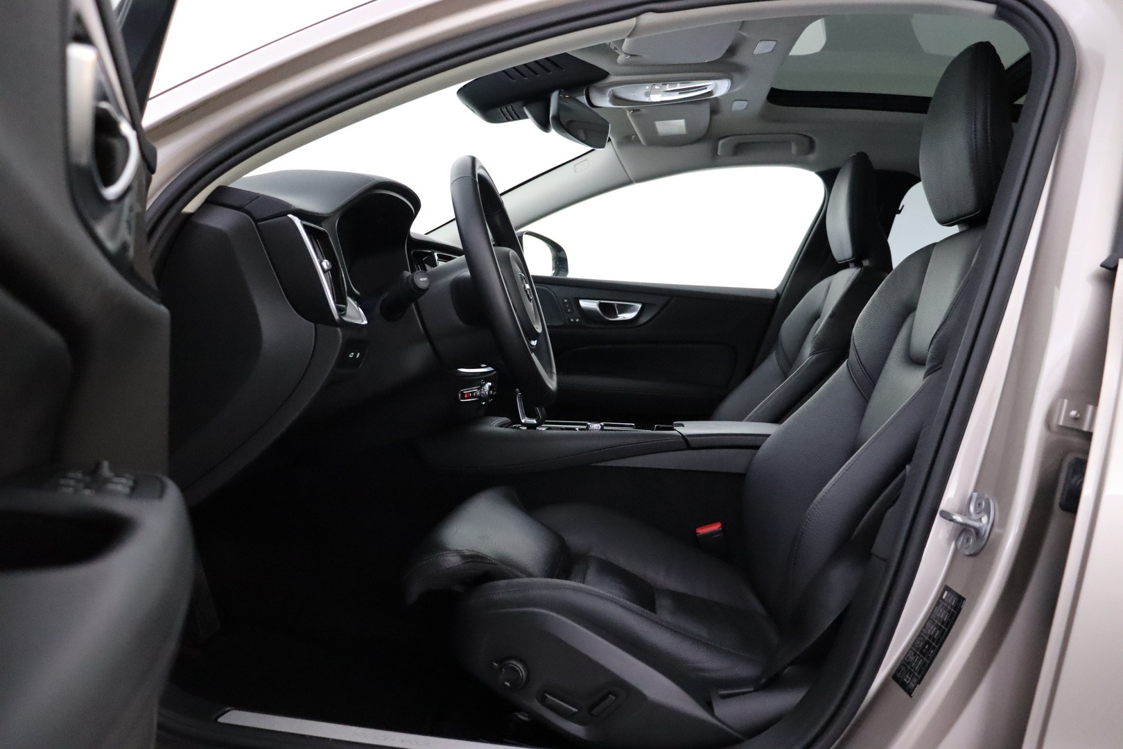 VOLVO V60 2024