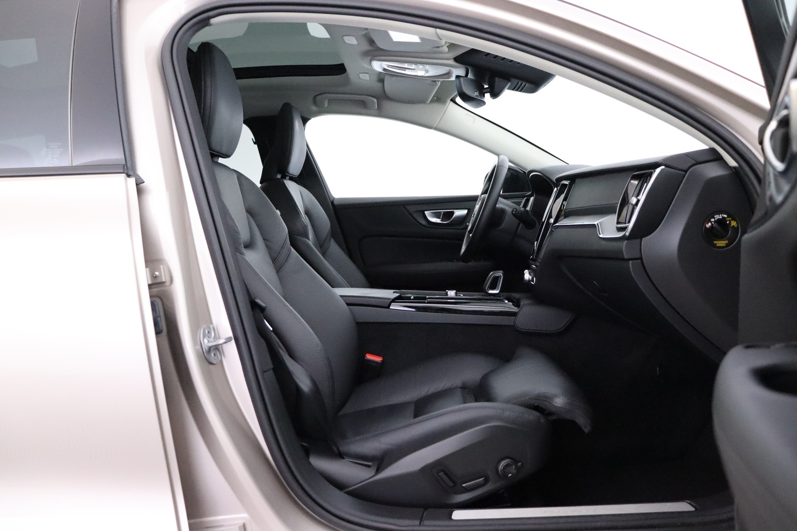 VOLVO V60 2024