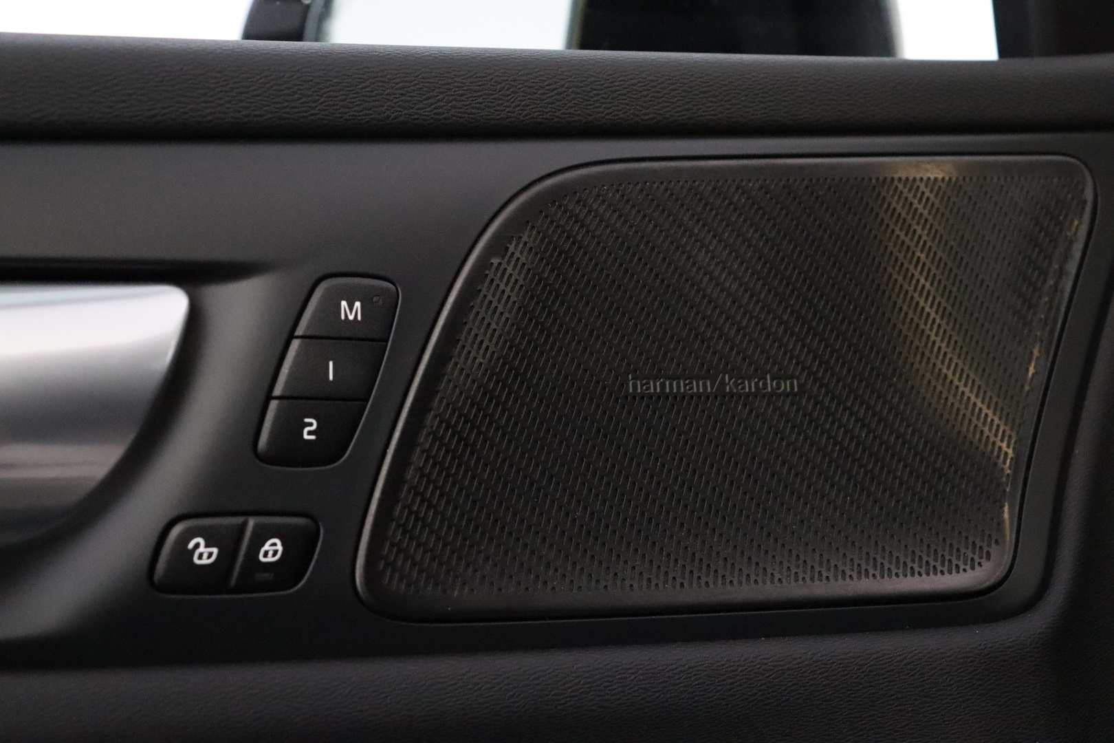 VOLVO V60 2024
