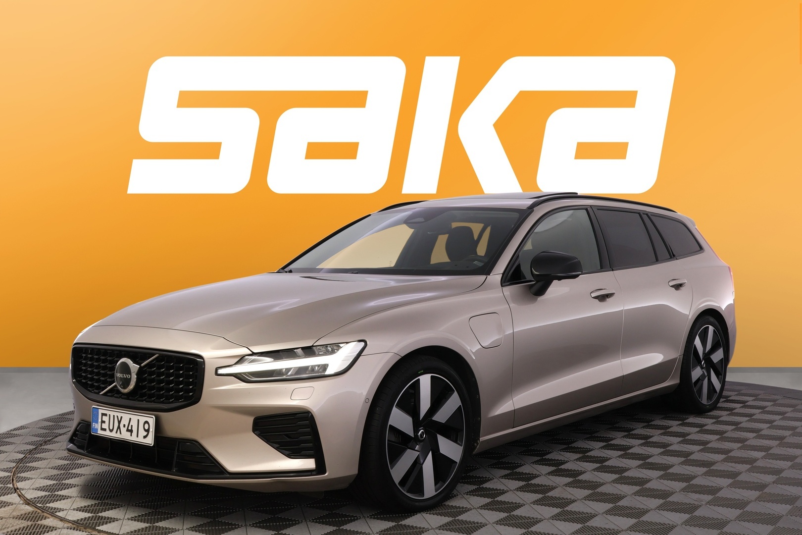 VOLVO V60 2024
