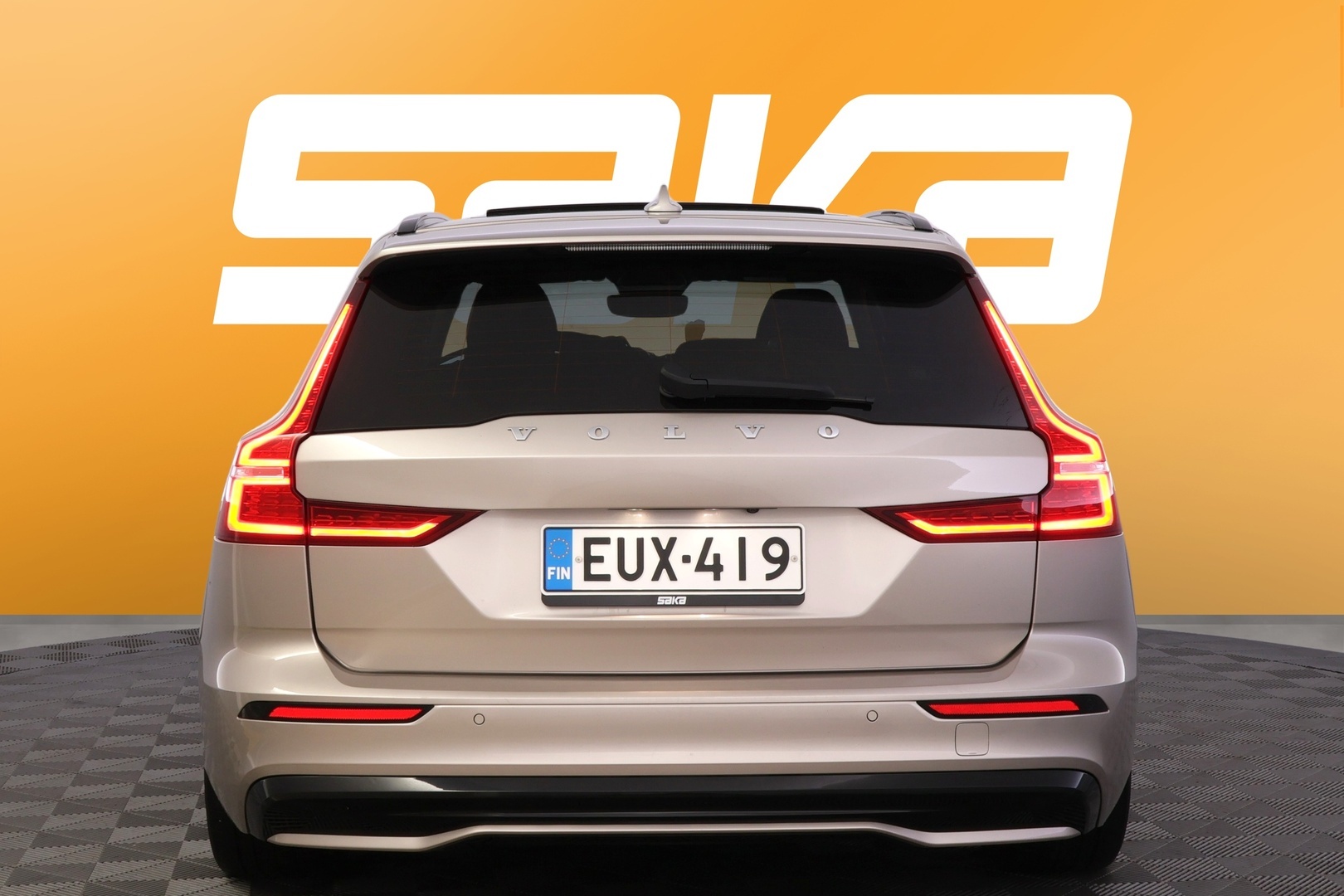 VOLVO V60 2024