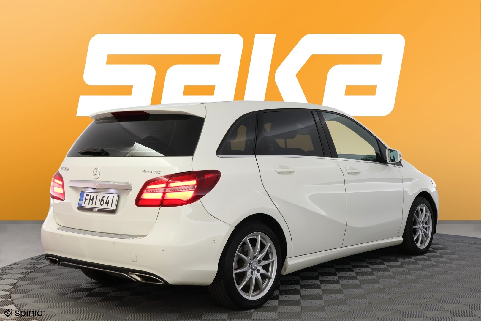 MERCEDES-BENZ B 2016