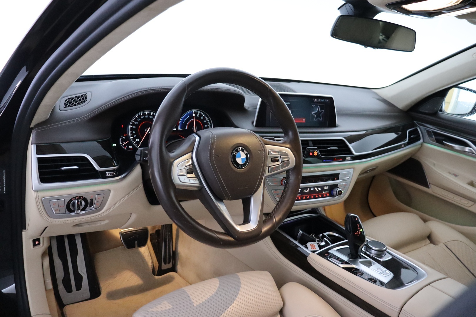 BMW 740 2019