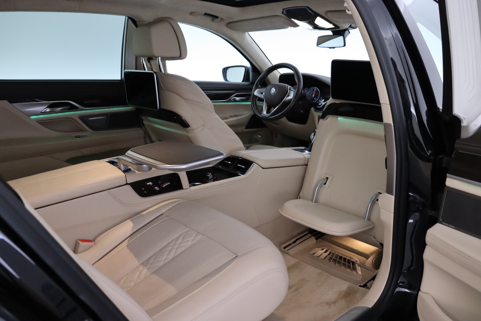 BMW 740 2019