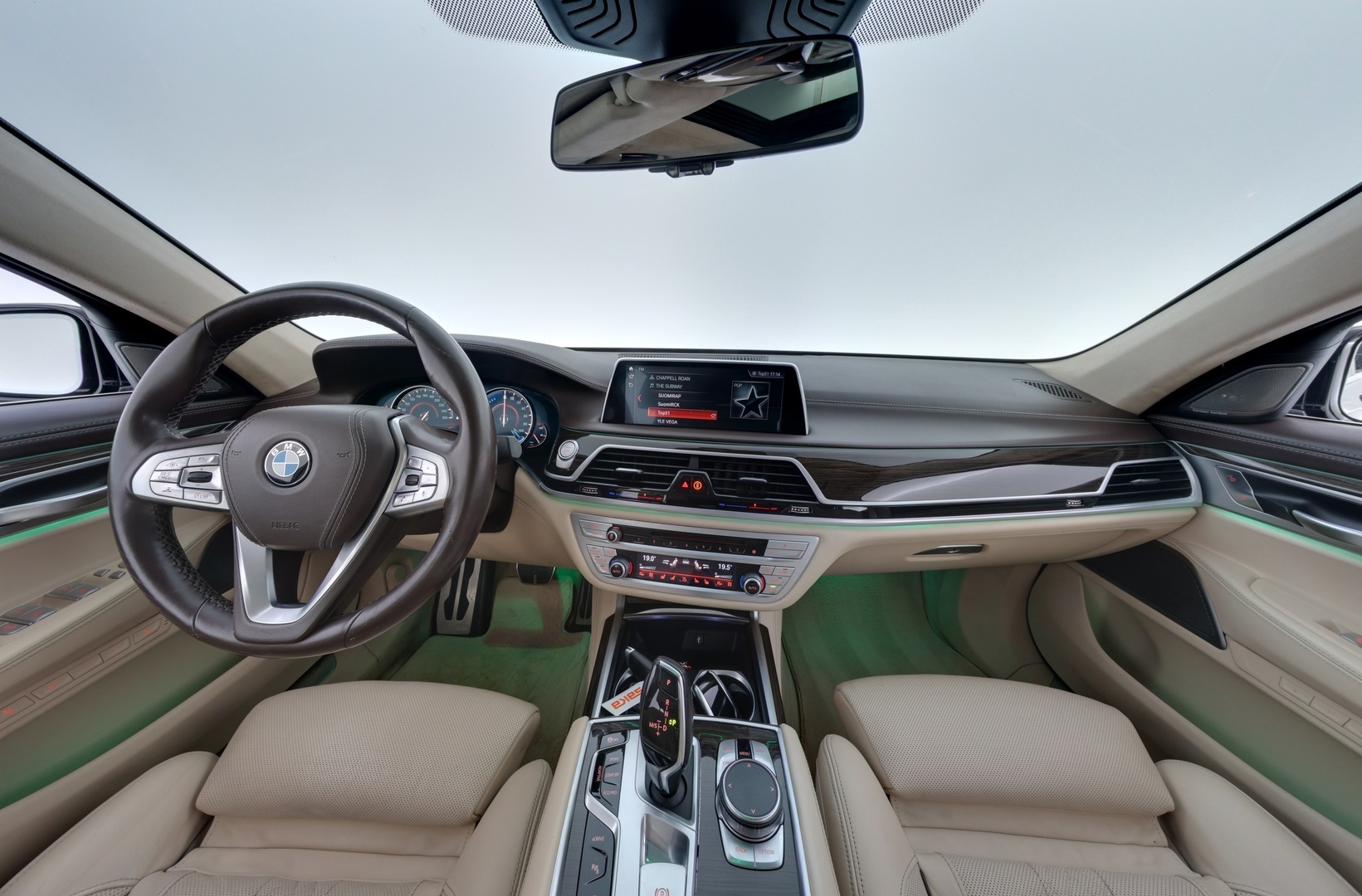 BMW 740 2019
