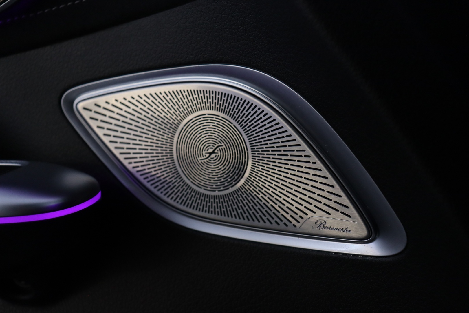 MERCEDES-BENZ EQE SUV 2023