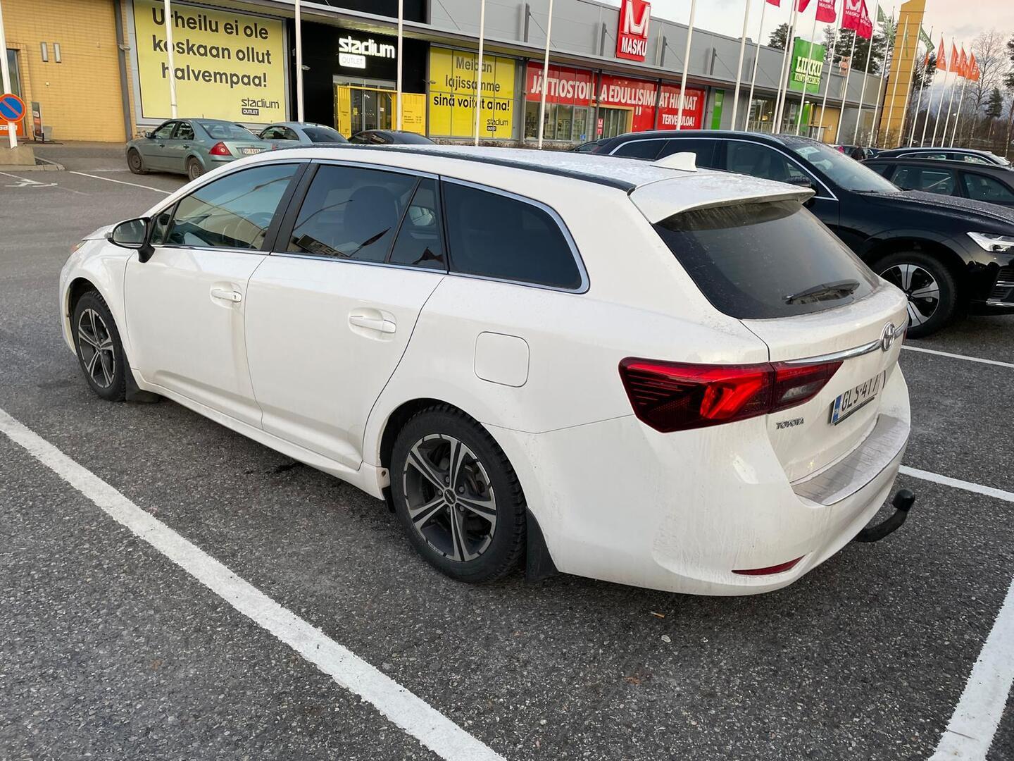 TOYOTA Avensis 2016