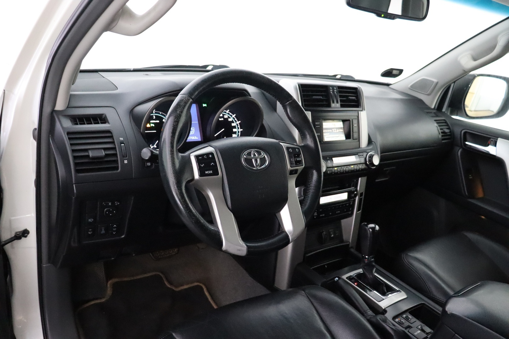 TOYOTA Land Cruiser 2013