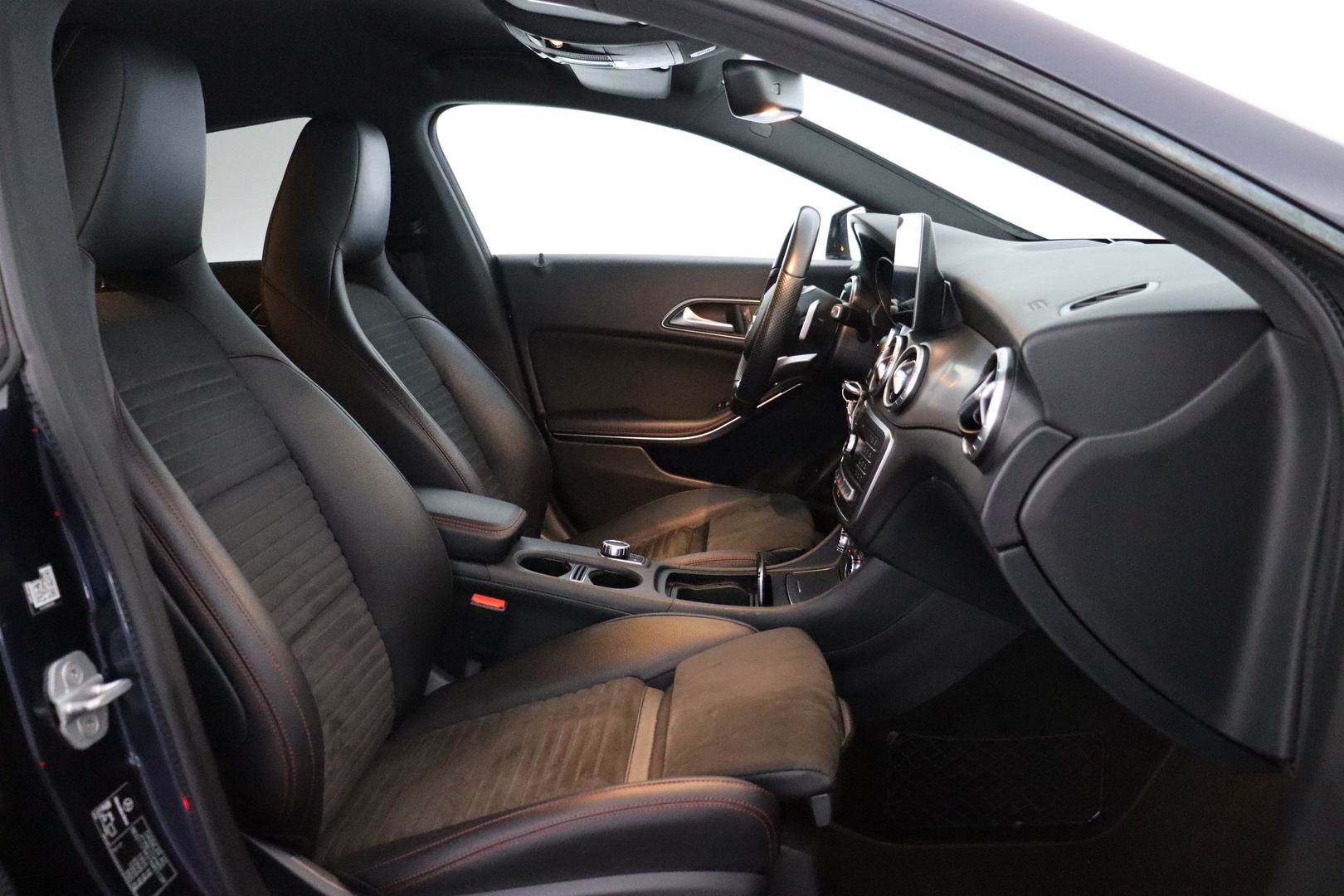 MERCEDES-BENZ CLA 2016