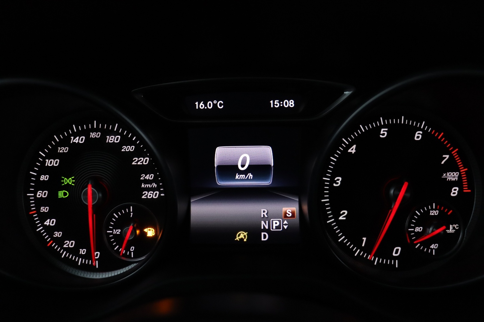 MERCEDES-BENZ CLA 2016