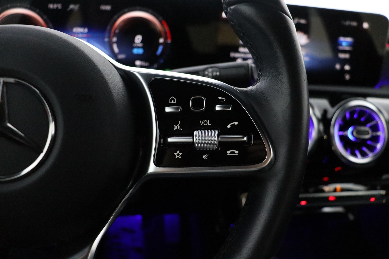 MERCEDES-BENZ CLA 2023