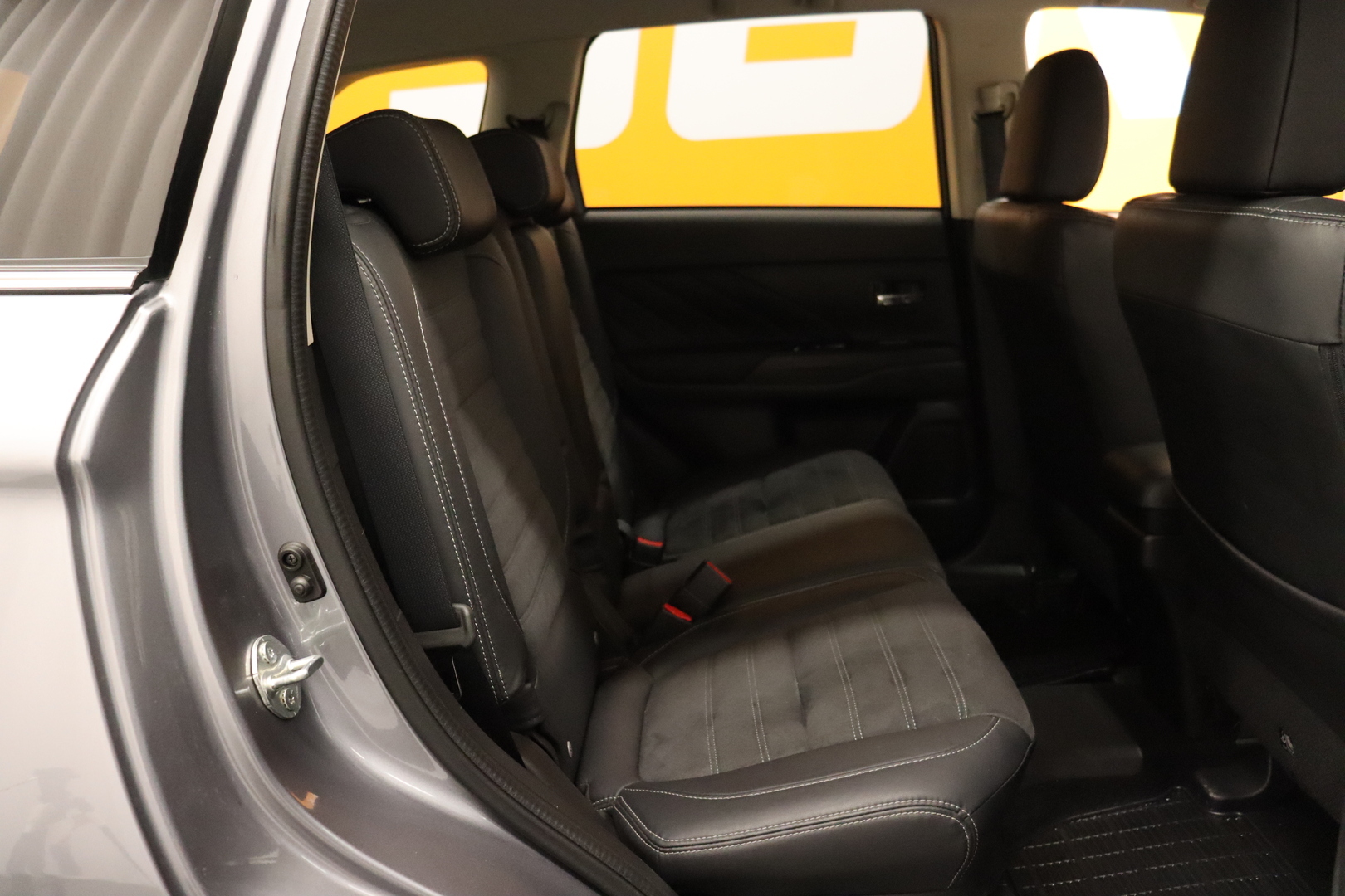 MITSUBISHI Outlander PHEV 2016