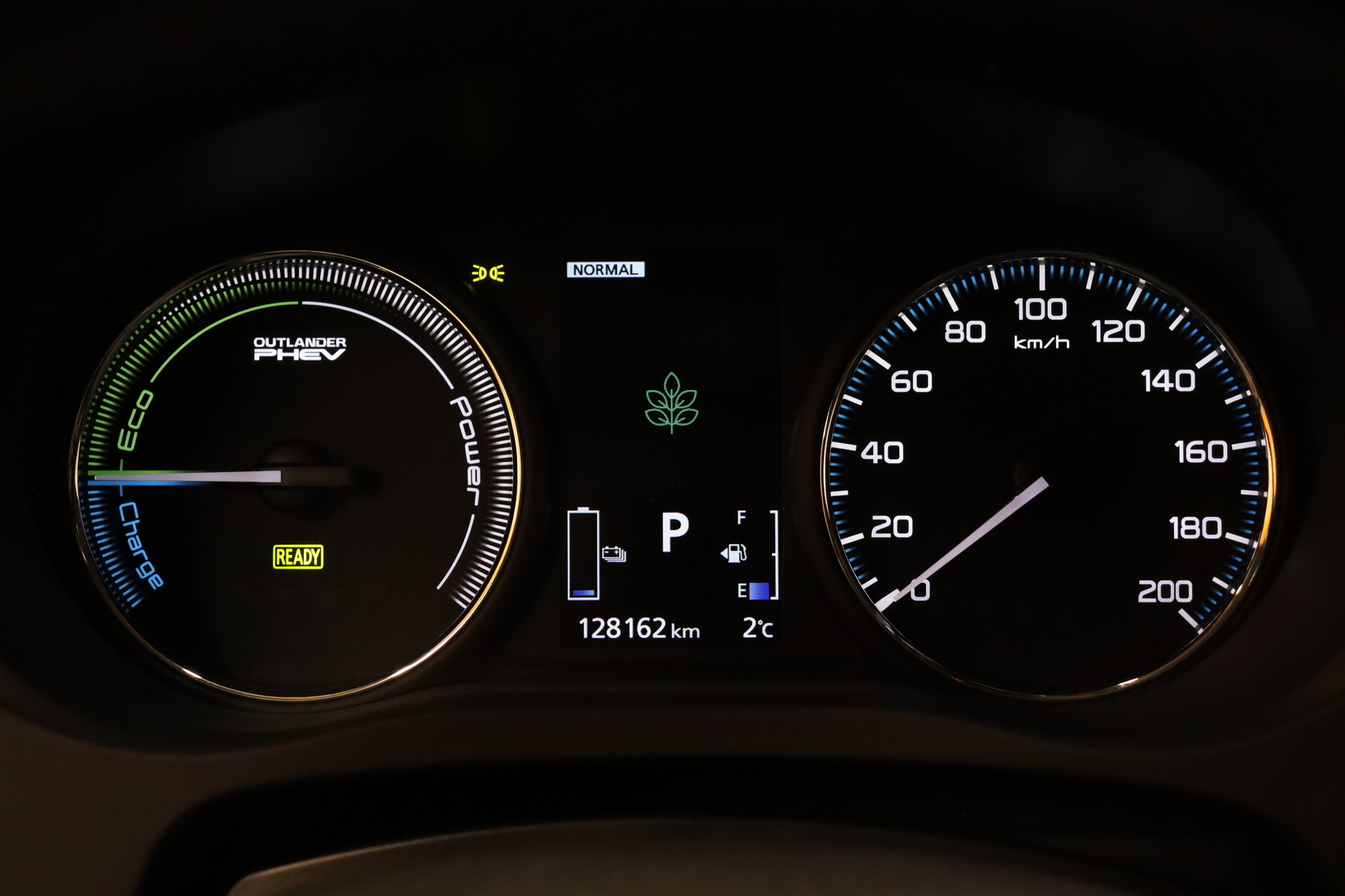 MITSUBISHI Outlander PHEV 2016