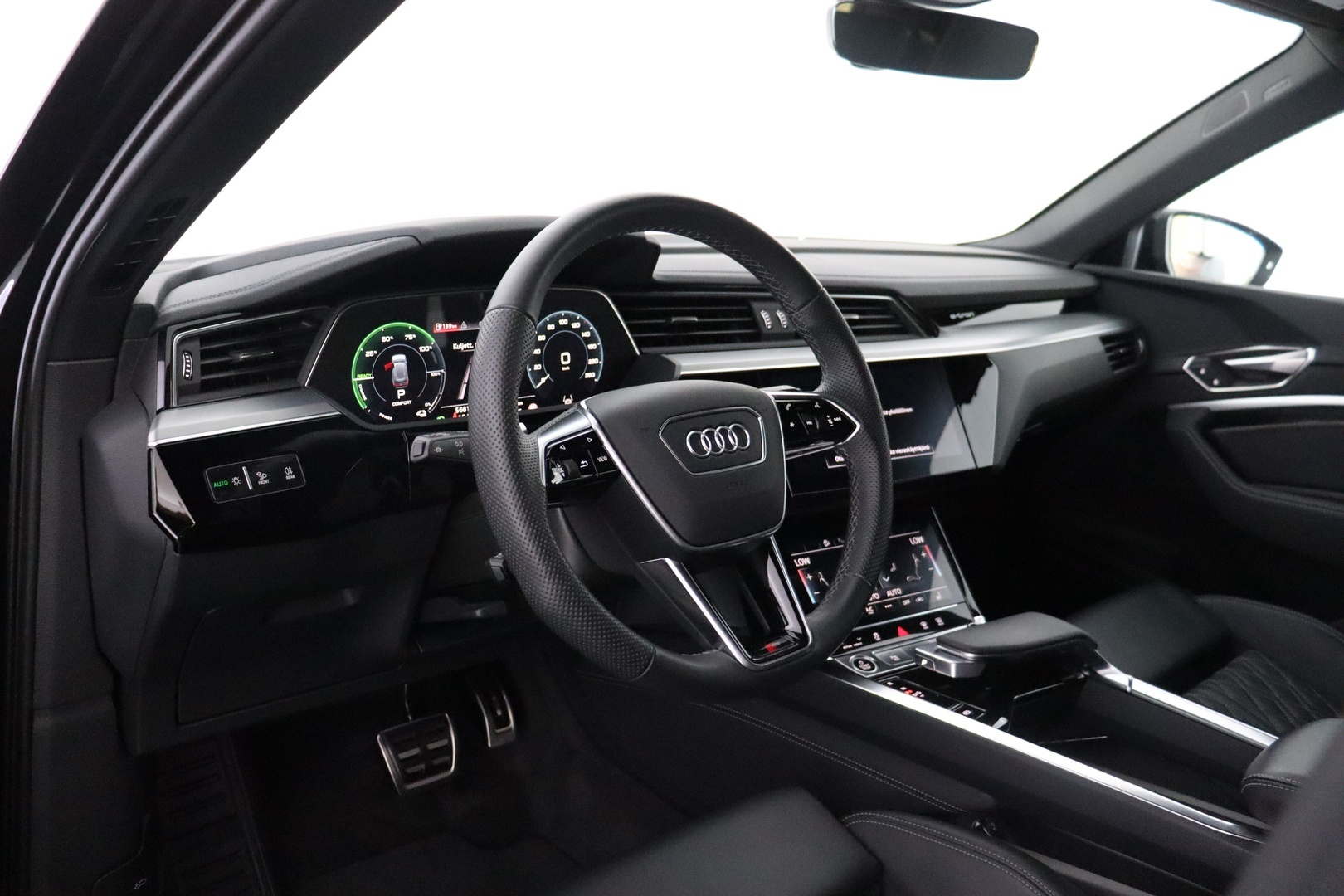 AUDI Q8 e-tron 2024