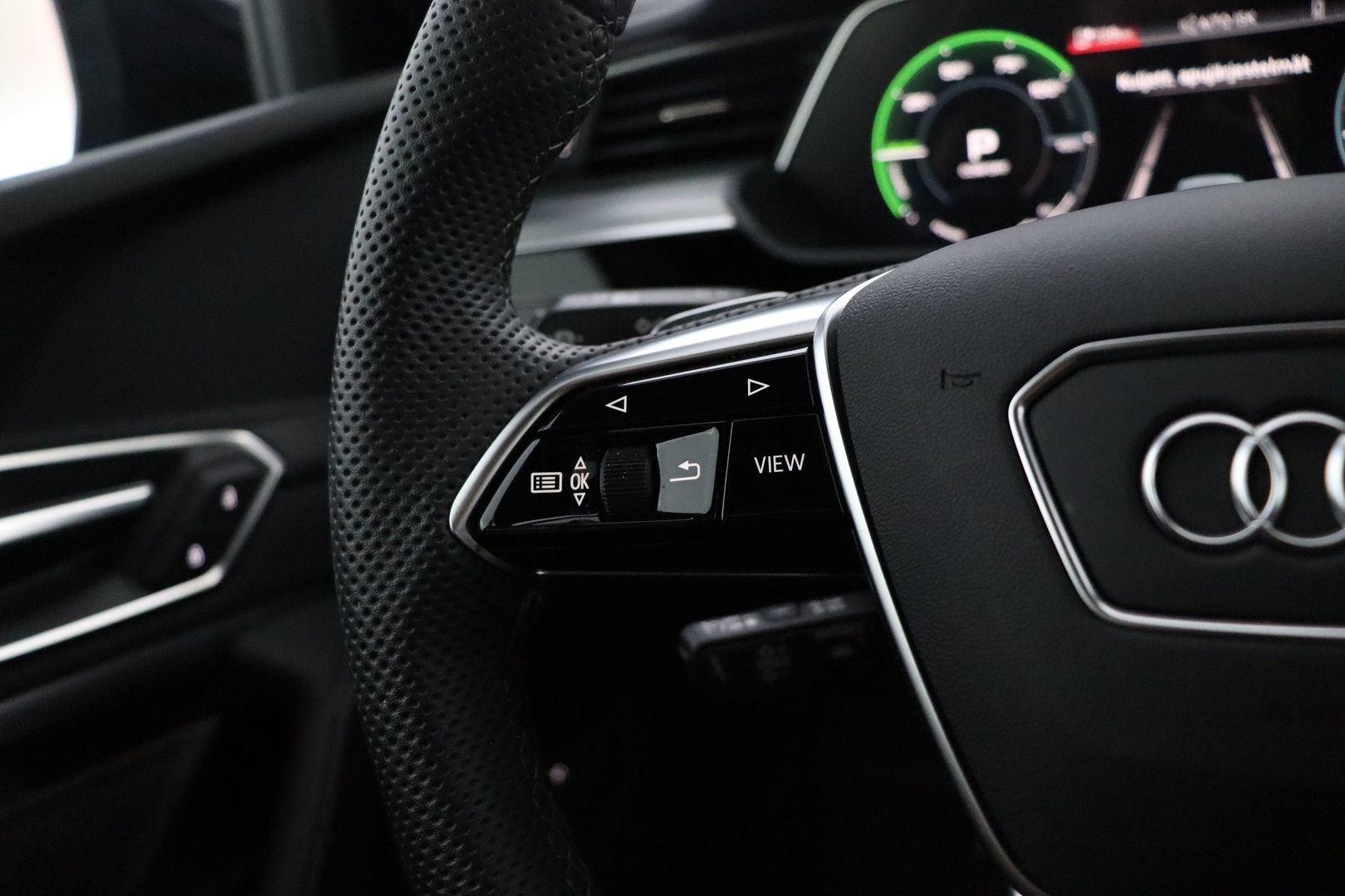 AUDI Q8 e-tron 2024