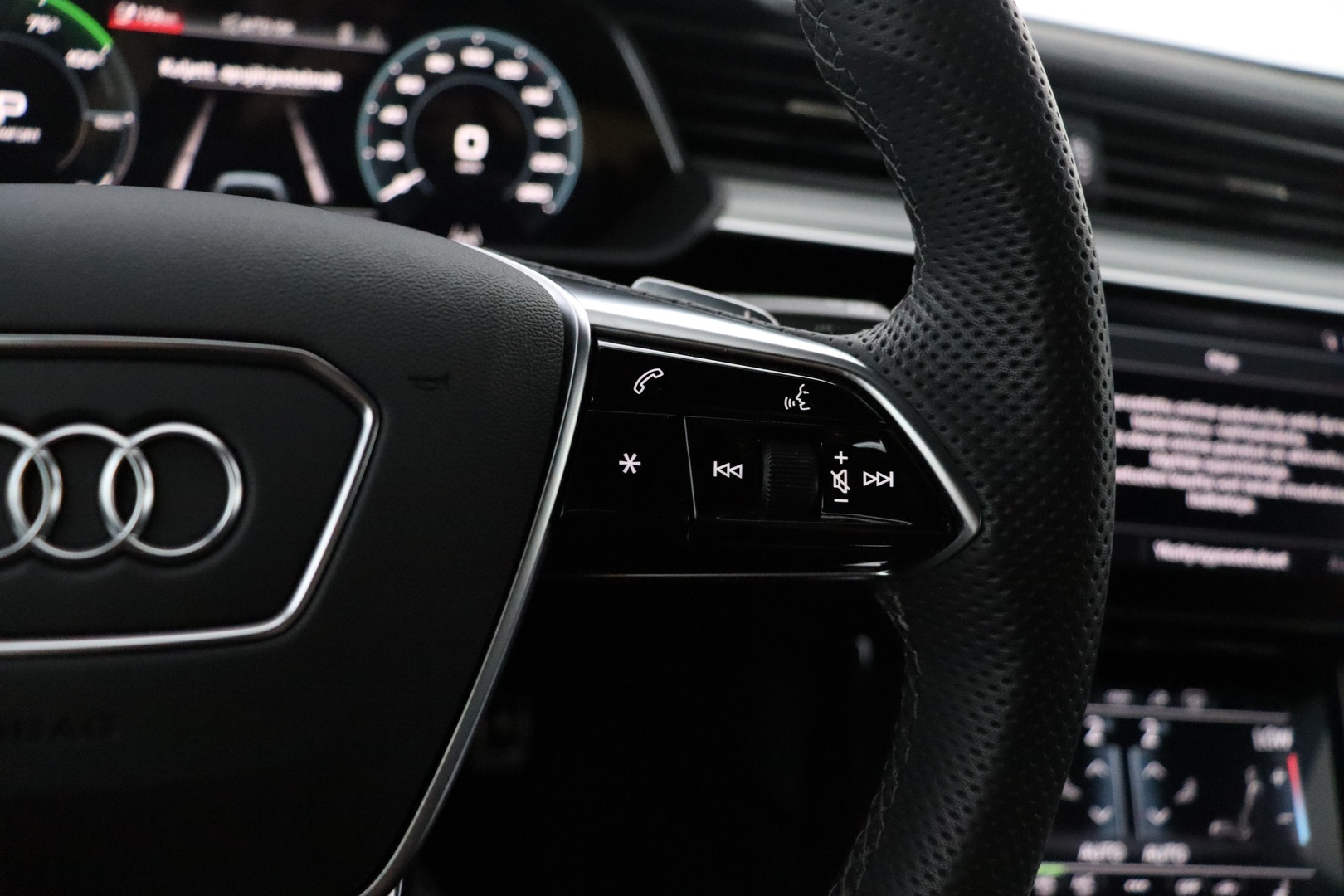 AUDI Q8 e-tron 2024