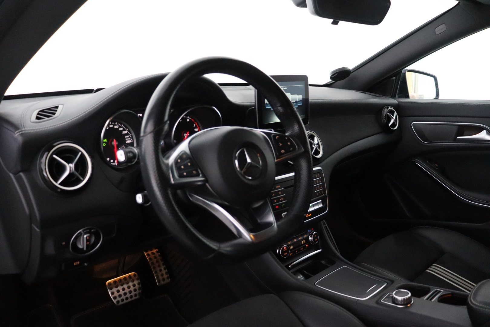 MERCEDES-BENZ CLA 2018