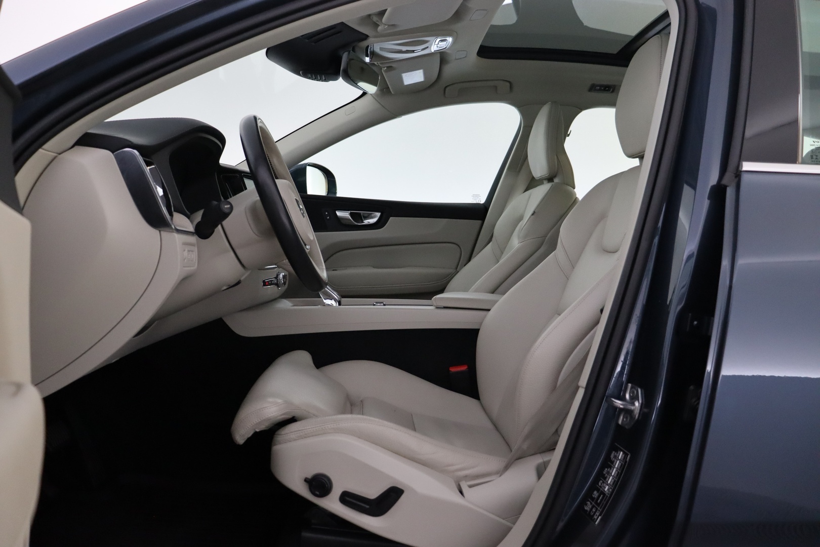 VOLVO XC60 2021