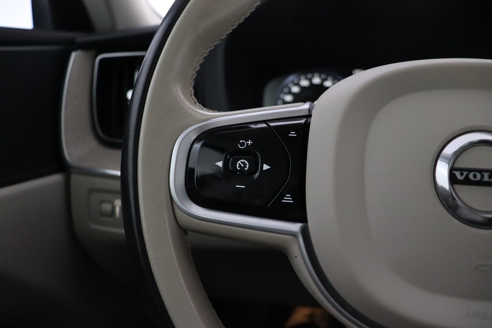 VOLVO XC60 2021