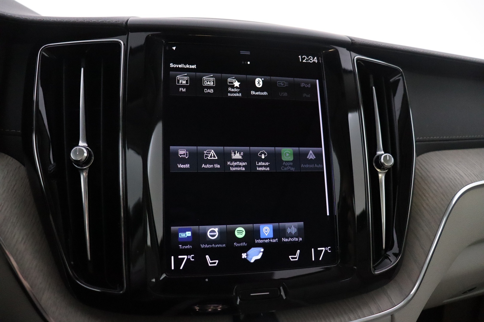 VOLVO XC60 2021