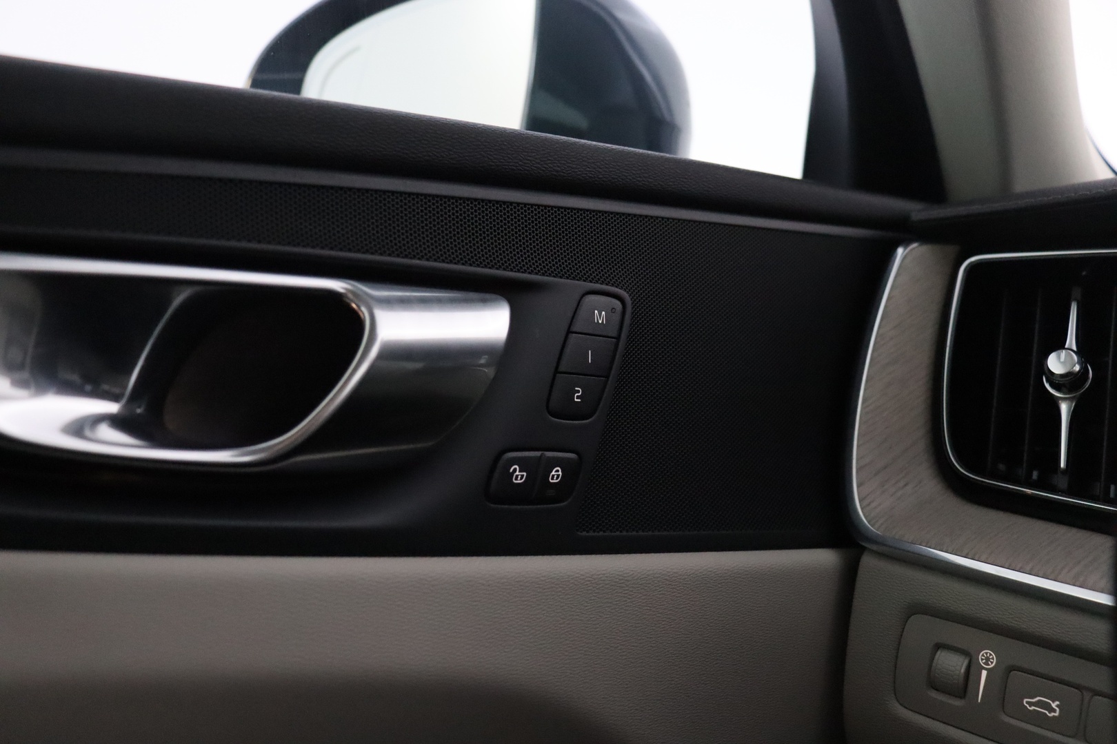 VOLVO XC60 2021