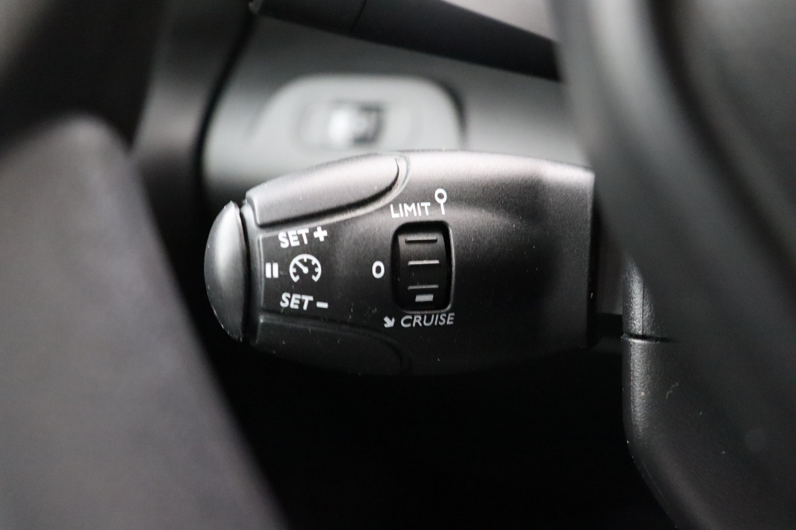 PEUGEOT Partner 2023