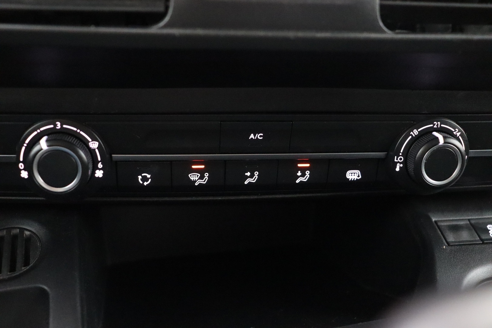 PEUGEOT Partner 2023