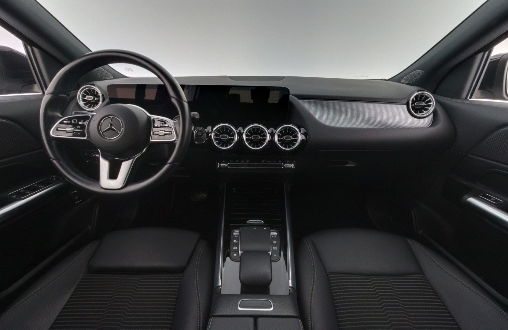 MERCEDES-BENZ EQA 2023